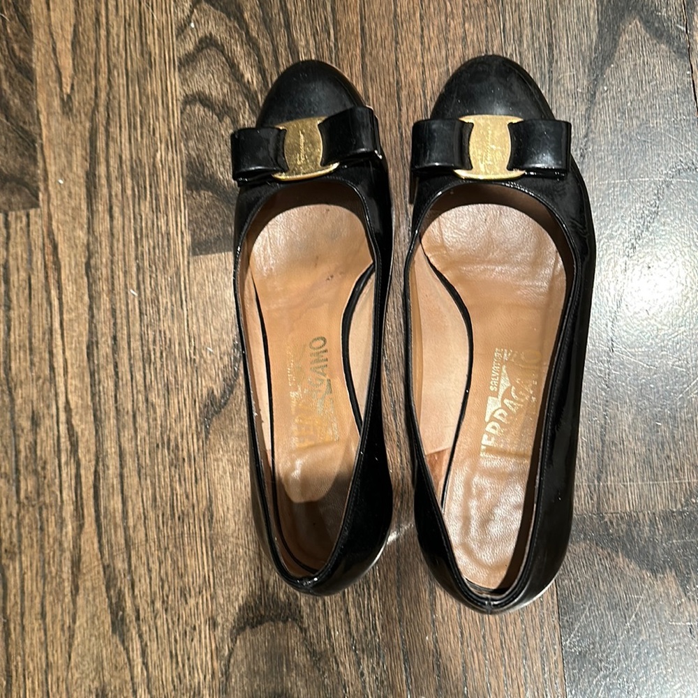 Ferragamo Vara shoes, size 6.5